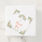 Trouwfeest met bloemenscherm bedankjes labels (In situ)