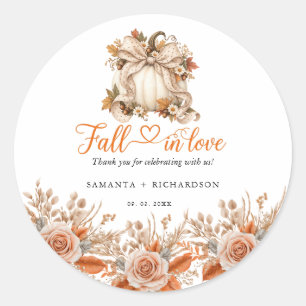 Trouwfeest met herfstbloemen en pompoen in boho-st ronde sticker