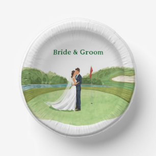 Trouwfeest op de golfbaan met bruid en bruidegom o papieren kommen
