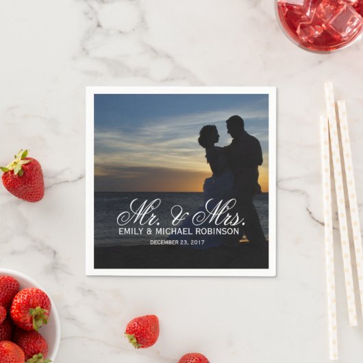 Trouwfoto bruid en bruidegom in de zomer servet (Insitu)