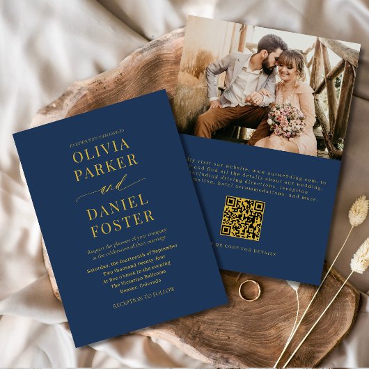 Trouwfoto bruiloft met navyblauwe en gouden QR-cod Kaart