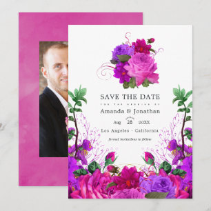 Trouwfoto met vintage fuchsia en paarse bloemen save the date