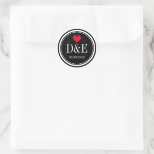 Trouwgunststickers met monogram en rode hart ronde sticker