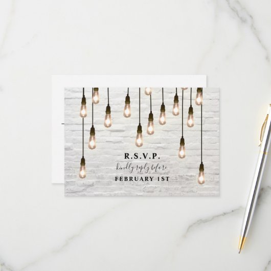 Trouwhalig Licht met Witte Bakstenen RSVP Kaartje (Voorkant / Achterkant in situ)