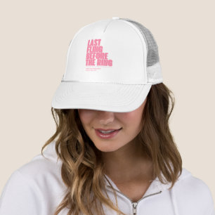 Trouwjurk met eigen naam, datum en locatie Bruidss Trucker Pet