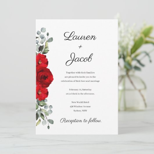 Trouwkaart met rode rozen en eucalyptus kaart (Staand voorkant)