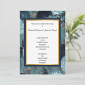 TROUWKAART UITNODIGING MET NAVY GOUDEN BLOEMENLAAG (Staand voorkant)