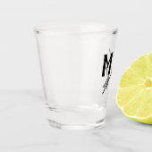 Trouwmonogram Eenvoudig Zwart Schuin Mod Typograph Shot Glas (Links)
