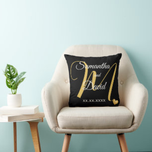 Trouwmonogramontwerp met namen en datum kussen