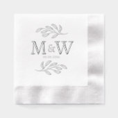 Trouwpaar Monogram Datum Elegant Botanisch Folie Servetten (Voorkant)
