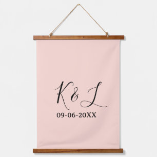 Trouwpaar naam letter datum rood pastel achtergron hangend wandkleed