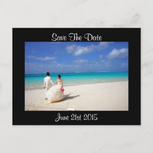 Trouwpaar op een strand Save the Date Aankondigingskaart