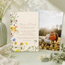 Trouwuitnodiging met foto en wilde bloementuin