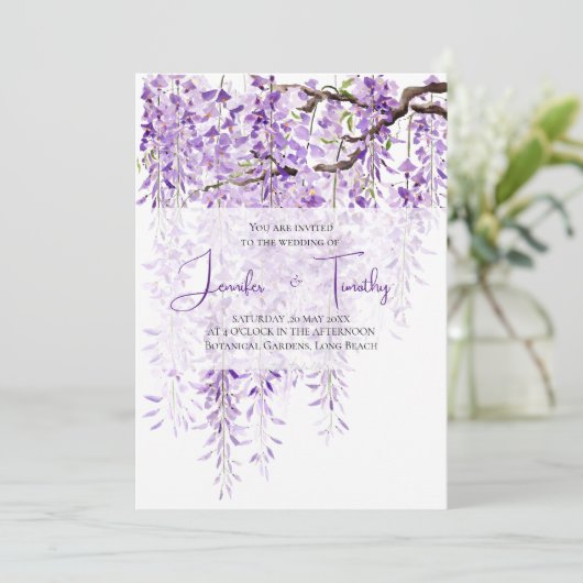 Trouwuitnodiging paarse wisteria in bloei 2024 kaart (Staand voorkant)