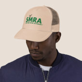 Trucker Hat met SMRA logo Pet (In situ)