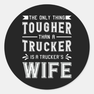 Truckers vrouw het enige wat stoerdere trucker vro ronde sticker