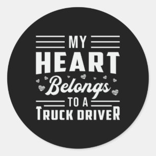 Truckers Vrouw Mijn hart behoort toe aan een vrach Ronde Sticker