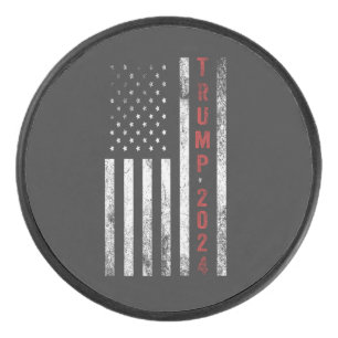 Trump 2024 Amerikaanse vlag noodlijdende  cadeau Hockey Puck