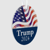Trump 2024 Faded Amerikaanse vlag campagne Ornament (voorkant)