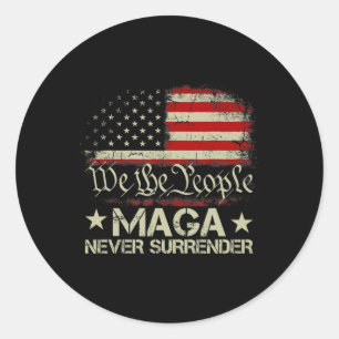 Trump 2024 Mega nooit overgeven Amerikaanse vlag M Ronde Sticker