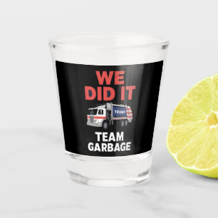 Trump 2024 Vuilniswagen We Hebben Het Gedaan Team  Shot Glas