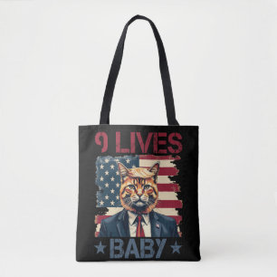 Trump 9 leeft in Baby Draagtas