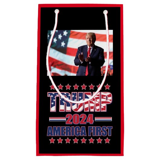 Trump America First Trump 2024 Klein Cadeauzakje (Voorkant)