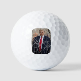 Trump bij de grens golfballen