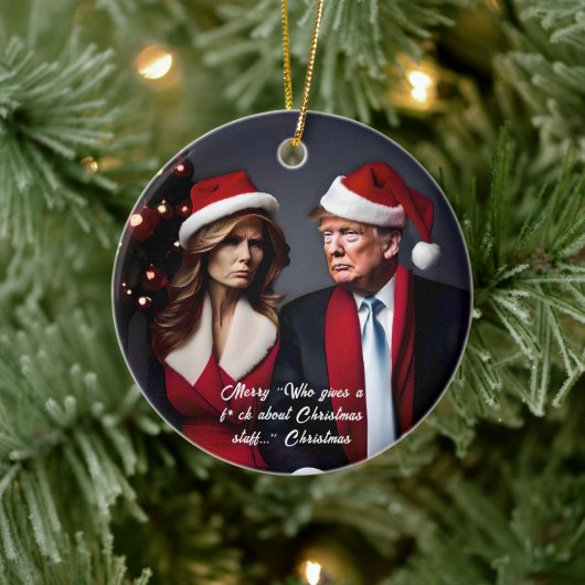 Trump en vrouw "Wie geeft een F*ck" Kerstmis Keramisch Ornament (Boom)