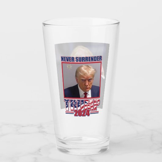 Trump geeft zich nooit over glas (Voorkant)