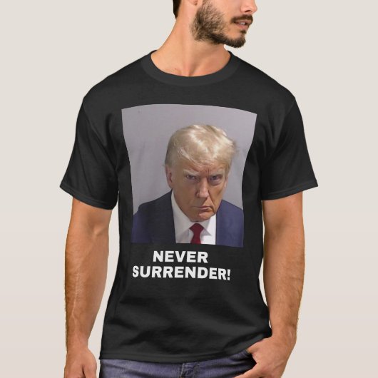 Trump geeft zich nooit over t-shirt (Voorkant)