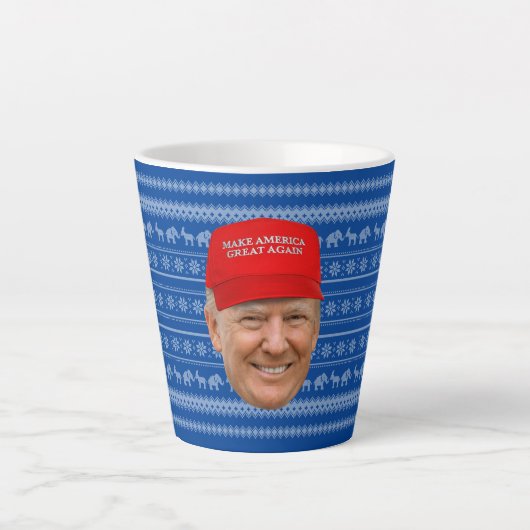 TRUMP MAGA Kerstmis Latte Mok (Voorkant)