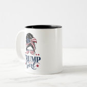 Trump Meisje Messy Bun Trump 2024 Verkiezing Ameri Tweekleurige Koffiemok (Voorkant links)