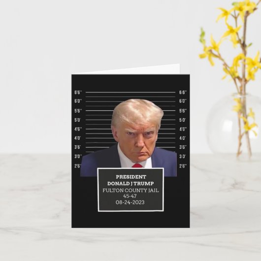 Trump Mok schoot President Donald J Trump Mugshot Kaart (Gele Bloem)
