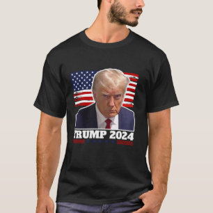 Trump mugshot zegt Trump 2024 en USA flag T Shirt