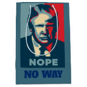 Trump Nope No Way Gift Bag Medium Cadeauzakje (Voorkant)