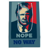 Trump Nope No Way Gift Bag Medium Cadeauzakje (Achterkant)
