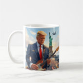 Trump speelt gitaar bij Vrijheidsbeeld Koffiemok (Links)