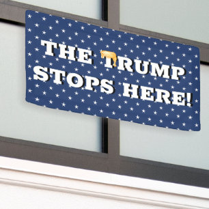 Trump stopt hier met banieren spandoek