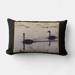 Trumpeter Zwanen bij Dusk Lumbar Kussen