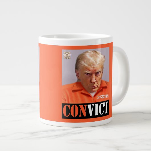 Trumps MOK-shot — Extra Grote Beker (Voorkant rechts)