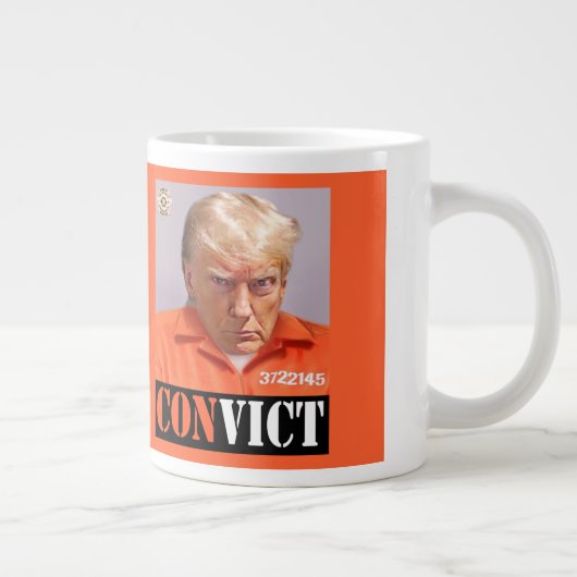 Trumps MOK-shot — Extra Grote Beker (Rechts)