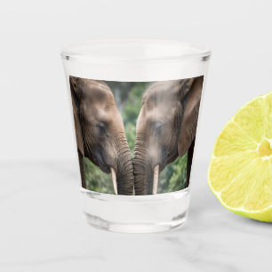 Trunk to Trunk: Een zachte olifant omhelzen Shot Glas