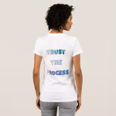 Trust The Process – Motivational Minimalist Design T-shirt (Achterkant volledig)