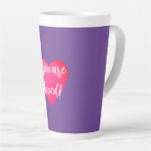Tu es adoré Mug en latte violette (Angle droit)