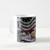 Tucker utilise la tasse de café de l'Amérique de (Devant gauche)