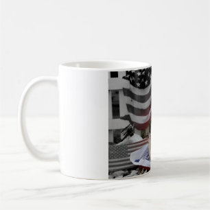 Tucker utilise la tasse de café de l'Amérique de