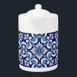 Tuile bleue portugaise<br><div class="desc">Ce produit a un design complexe avec un arrière - plan bleu foncé et des motifs ornementaux blancs. Le design rappelle les styles traditionnels de céramique ou de porcelaine,  qui peuvent intéresser ceux qui apprécient l'esthétique classique ou vintage.</div>