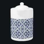 Tuile bleue portugaise<br><div class="desc">Ce produit a un design complexe avec un arrière - plan bleu foncé et des motifs ornementaux blancs. Le design rappelle les styles traditionnels de céramique ou de porcelaine,  qui peuvent intéresser ceux qui apprécient l'esthétique classique ou vintage.</div>