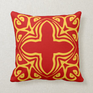 tuile d'espagnol jaune moutarde sur coussin rouge